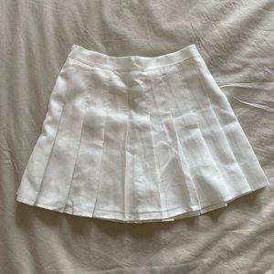 NWOT white skort(sz s)